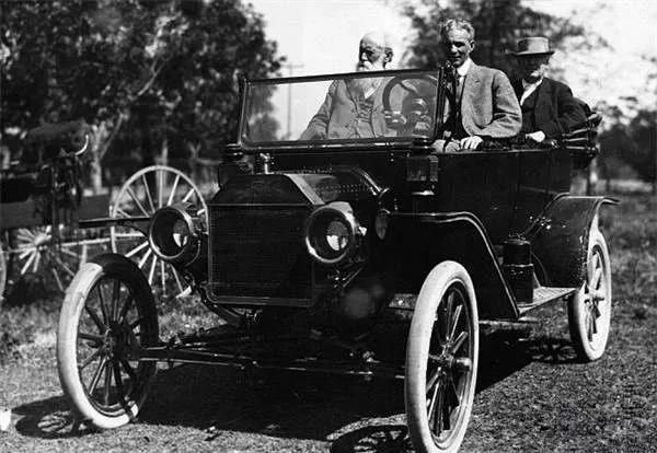 �� �� �s ��