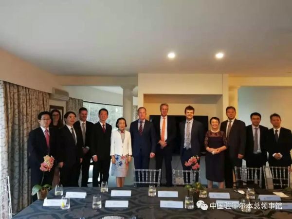 �� �� �s ��