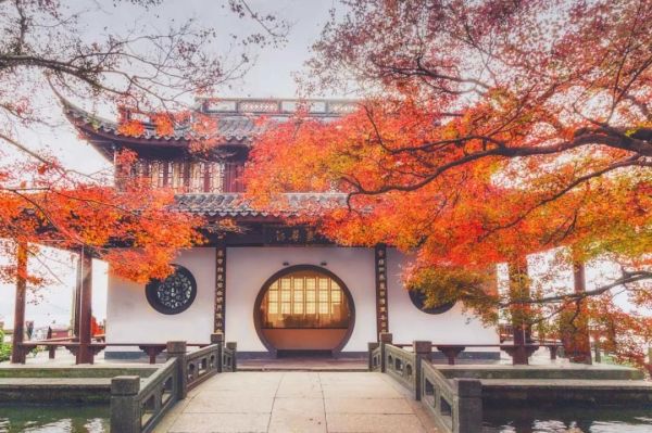 �� �� �s ��