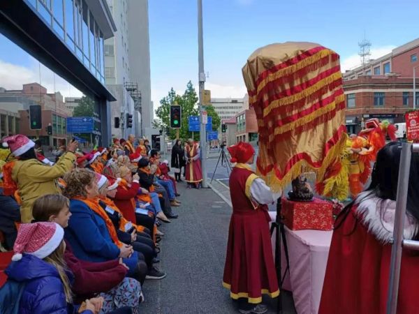 �� �� �s ��