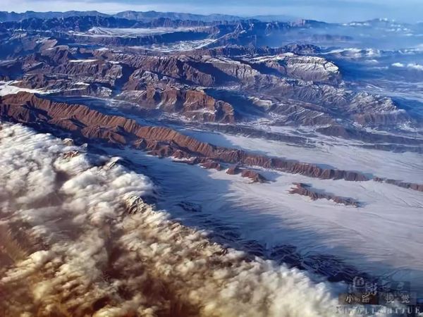 �� �� �s ��