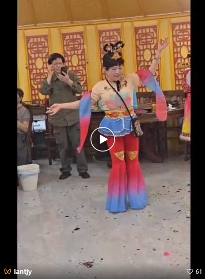 視 頻
